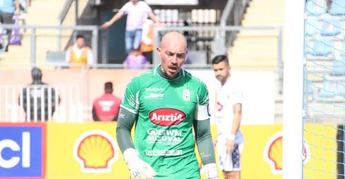 Darío Melo estaría muy cerca de reforzar a un grande del fútbol chileno. Según adelantó Radio ADN, el actual arquero de Deportes Melipilla, elenco que compite en la Segunda División, firmaría por Universidad Católica.