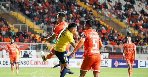 Cobreloa sumó un nuevo refuerzo luego de un pésimo arranque en la Primera B. Los naranjas aseguraron al defensa central argentino Gastón Agustín Heredia, quien hoy estuvo mirando la derrota 2 a 0 de su nuevo equipo, como local, vs Universidad de Concepción.