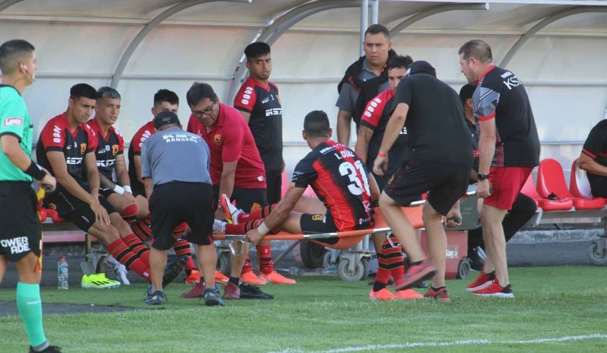 Una importante novedad confirmó Miguel Ponce en Rangers de cara al duelo vs Deportes Copiapó. Los rojinegros habían perdido a sus dos centrodelanteros, luego de la lesión que en la previa de la primera fecha sufrió Juan Sánchez Sotelo -desgarro- y los problemas que presentó Isaac Díaz, el fin de semana pasado durante el compromiso con San Luis de Quillota.