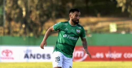 Campeón en tres categorías del fútbol chileno es el último refuerzo de Curicó Unido: Johan Fuentes.