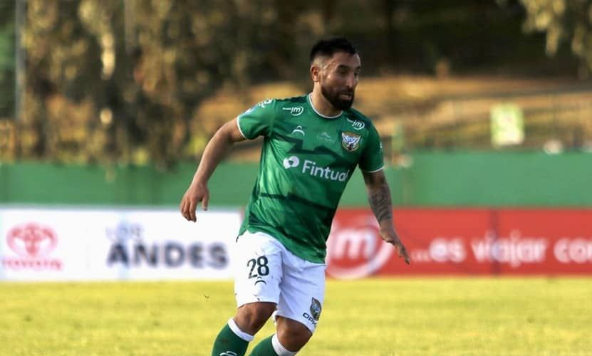 Campeón en tres categorías del fútbol chileno es el último refuerzo de Curicó Unido: Johan Fuentes.