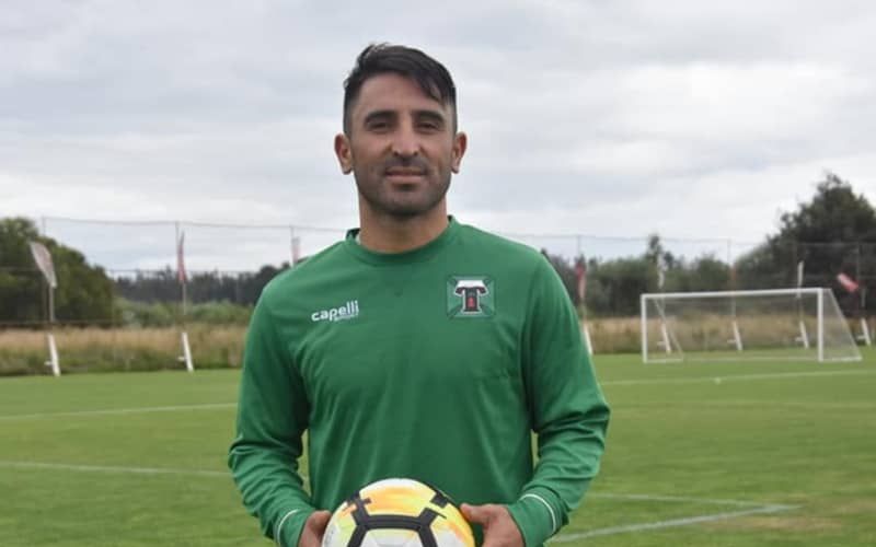 Fue campeón en tres divisiones del fútbol chileno y vuelve a la Primera B: Johan Fuentes jugará en Curicó Unido.