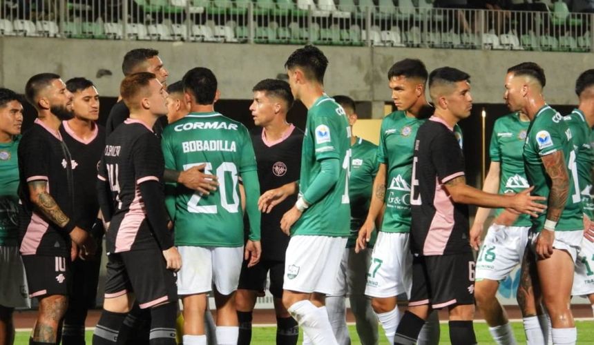 El tercer equipo que cambió de DT este año abordó la salida de su entrenador. Durante la jornada de lunes, les adelantamos en exclusiva que Juan José Luvera había dejado su puesto en Santiago City. Solo alcanzó a dirigir un partido, vs Trasandino, ya que ayer en la banca vs Provincial Ovalle, estuvo Yerko Abayay. Los colegas del programa "Jugamos en la Cancha" de la Radio Caramelo, le consultaron al entrenador interino sobre la situación de Luvera y que viene con el club para la designación de un nuevo entrenador.