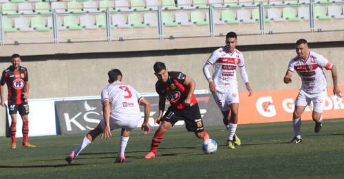 Deportes Copiapó derrotó categóricamente a Rangers y recupera terreno en la tabla de posiciones de Primera B. El cuadro copiapino se dio un festín con el conjunto del Piduco y se abrazó por primera vez en el torneo.