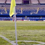 El estadio Ester Roa Rebolledo estará cerrado por seis meses para someterse a una profunda remodelación de su cancha. El recinto de Concepción, hogar de Universidad de Concepción y Deportes Concepción, será intervenido con la extracción completa de la capa de suelo y la incorporación de arena certificada, además de un nuevo sembrado de césped Rye grass y mejoras en el sistema de riego. El partidazo en Primera B que marcará el cierre temporal del Ester Roa Rebolledo