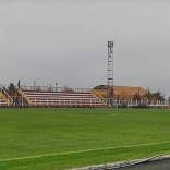 Un nuevo estadio para el fútbol chileno podría estar en camino. Eso, o al menos la remodelación de un recinto que se quedó, evidentemente, en un estado de considerable retraso en relación a los otros reductos deportivos de la Región del Maule.