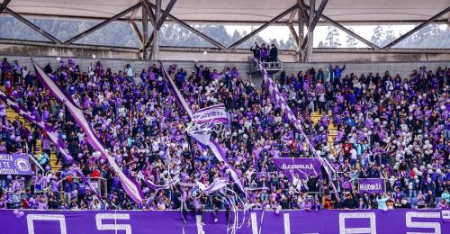 Hinchada de elenco de Primera B conmueve a su entrenador