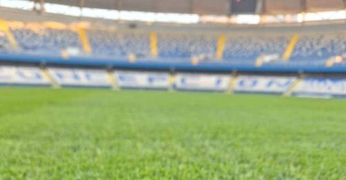 El antes y el después del Ester Roa Rebolledo tras el resembrado de su cancha