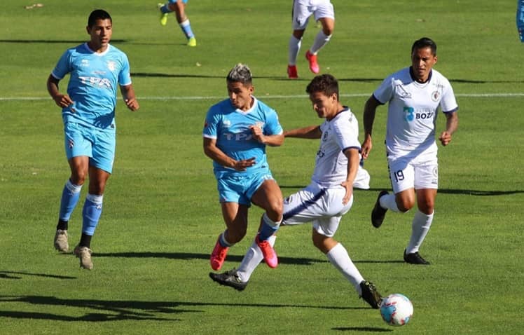 Elenco de Primera B deberá pagar más de 100 millones por despido injustificado de futbolista. Nos referimos, específicamente, a Deportes Santa Cruz, cuadro que deberá indemnizar con 115.328.532 pesos al defensa central Diego Urquieta, quien en enero del 2023, demandó al elenco unionista en el Primer Juzgado de Letras de Santa Cruz, solicitando además nulidad del despido y cobro de prestaciones.