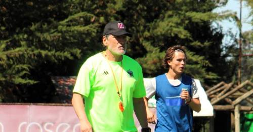 Continúa el tira y afloja para la salida de Mario Salas en Deportes Temuco. La idea de la directiva es ponerle punto final al desastroso ciclo del "Comandante" -sumó apenas seis de 27 puntos posibles- y buscar un nuevo entrenador que pueda sacar al equipo del penúltimo lugar de la tabla de posiciones de Primera B.