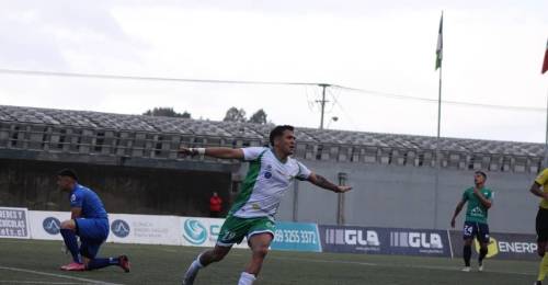 El líder de Segunda División quiere cambiar el horario de sus partidos de local. Deportes Puerto Montt buscará volver a jugar como dueño de casa a contar de las 18:00 horas, un horario que en el sur del país, consideran es mucho más adecuado para los hinchas del "Velero".