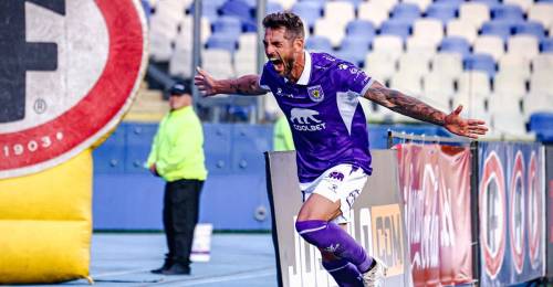 Joaquín Larrivey disfruta su nueva experiencia en Concepción. El ariete dejó Magallanes y se sumó a las huestes lilas con la intención de contribuir a que Deportes Concepción pueda pelear por el ascenso a Primera División. Por ahora, se sitúan en la parte alta de la tabla de posiciones de Primera B.