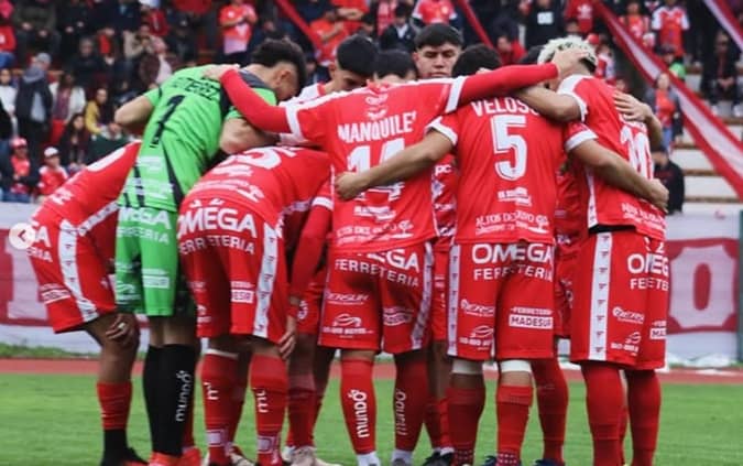 Un elenco del fútbol chileno reconoció una delicada situación financiera. Nos referimos a Malleco Unido, conjunto que milita en Tercera A y que busca apoyos para sortear el complejo panorama que enfrenta.