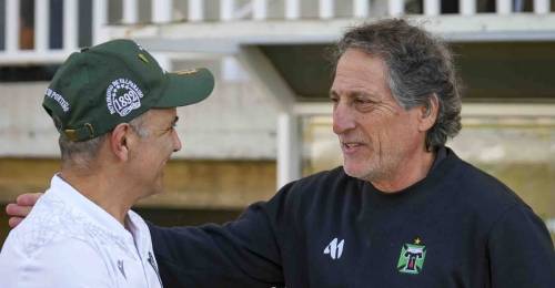 Tercer técnico caído en la Primera B 2025: Mario Salas se va de Deportes Temuco.