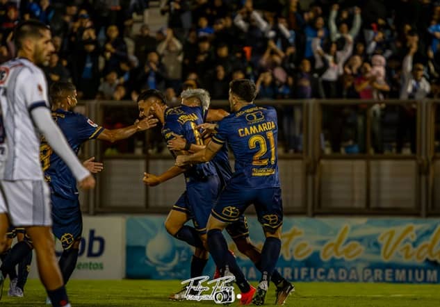 Arica sigue el ejemplo de Temuco: acercamiento entre jugadores y hinchas