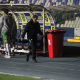 Deportes Temuco oficializó la salida de su entrenador. El cuadro albiverde ya había llegado a un acuerdo con Mario Salas para poner punto final a su estadía como entrenador del "pije", pero hasta que no se firmarse el finiquito, el club no podía oficializar la salida del "Comandante".