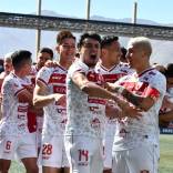 Deportes Copiapó le pisa los talones al líder de Primera B. El "León" de Atacama derrotó con total claridad a Deportes Recoleta y llegó a 21 unidades, una menos que el puntero, San Marcos de Arica, que recordemos, derrotó en jornada de viernes a San Luis de Quillota.