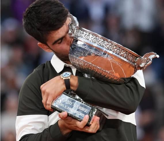 Carlos Alcaraz firma una remontada épica y se corona bicampeón de Roland Garros