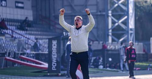 Héctor Almandoz quiere aprovechar el envión anímico tras eliminar a la U en Copa Chile. Curicó Unido, elenco dirigido técnicamente por el argentino, dio la gran sorpresa en el certamen copero y se impuso en llave ante el actual monarca, elenco al que derrotó 2 a 1 en la ida jugada el domingo pasado en Talcahuano y con el que empató 2 a 2, en el Nacional, este miércoles. 