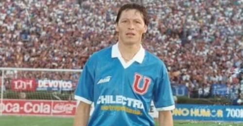 El fútbol chileno está de luto: falleció histórico goleador de la U y Santiago Wanderers. A la edad de 63 años, partió de este mundo el icónico delantero azul, Eduardo "Gino" Cofré, quien inició su carrera en el decano del fútbol chileno.