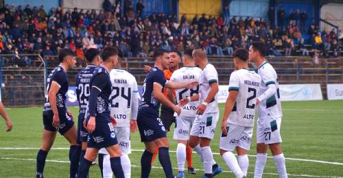 Osorno encaja su quinto triunfo al hilo y llega encendido al Clásico del Sur. A pesar de la lluvia, que minutos antes del inicio del partido fue bastante intensa y la baja temperatura, la gente llegó en buena cantidad al Parque Schott, para ver un sufrido triunfo de Provincial Osorno ante Brujas de Salamanca.