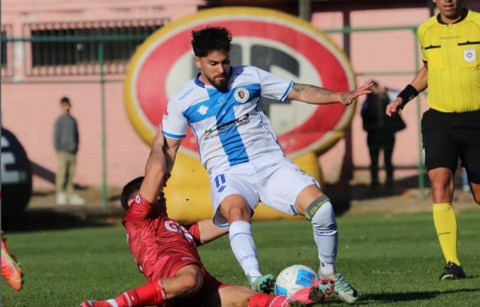 Deportes Santa Cruz y Unión San Felipe repartieron puntos en duelo de equipos complicados. Ambos elencos pugnan por salir de los últimos lugares de la tabla de posiciones de Primera B y por lo mismo, el compromiso cobraba trascendental relevancia en la batalla por la permanencia en el ascenso.