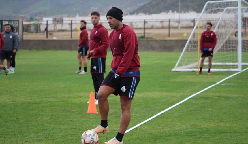 Un campeón con Deportes La Serena se acerca a Rangers de Talca. Los piducanos pretenden reforzarse con los tres cupos para la segunda rueda y entre las necesidades que detectó el entrenador Erwin Durán, destaca un defensa central.