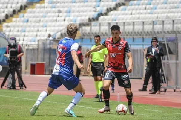 Vínculo Limache–San Luis no alcanza: frustrado fichaje que parecía cerrado. Lo anterior porque se cayó el fichaje de Felipe Fritz en San Luis de Quillota. El delantero -puede jugar también como lateral por izquierda- estaba entre los nombres que pasarían de Deportes Limache a los canarios, aprovechando que ambas instituciones son manejadas por la familia del empresario de buses César Villegas.