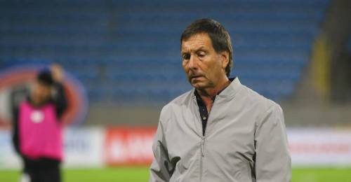 Cuestionado DT comprometido con el descenso a Primera B descarta renuncia