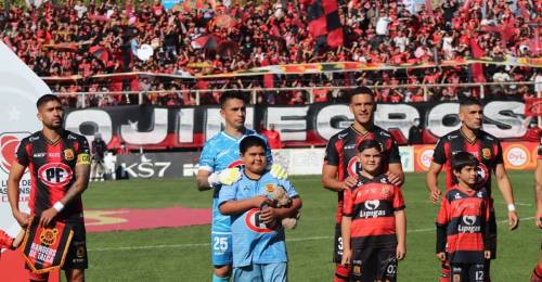 El único equipo del fútbol chileno que no ha ganado de local el 2025 planea cambio de casa. Se trata de Rangers de Talca, conjunto que está ejerciendo como dueño de casa en el Municipal Tucapel Bustamante Lastra de Linares.