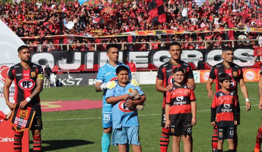El único equipo del fútbol chileno que no ha ganado de local el 2025 planea cambio de casa. Se trata de Rangers de Talca, conjunto que está ejerciendo como dueño de casa en el Municipal Tucapel Bustamante Lastra de Linares.