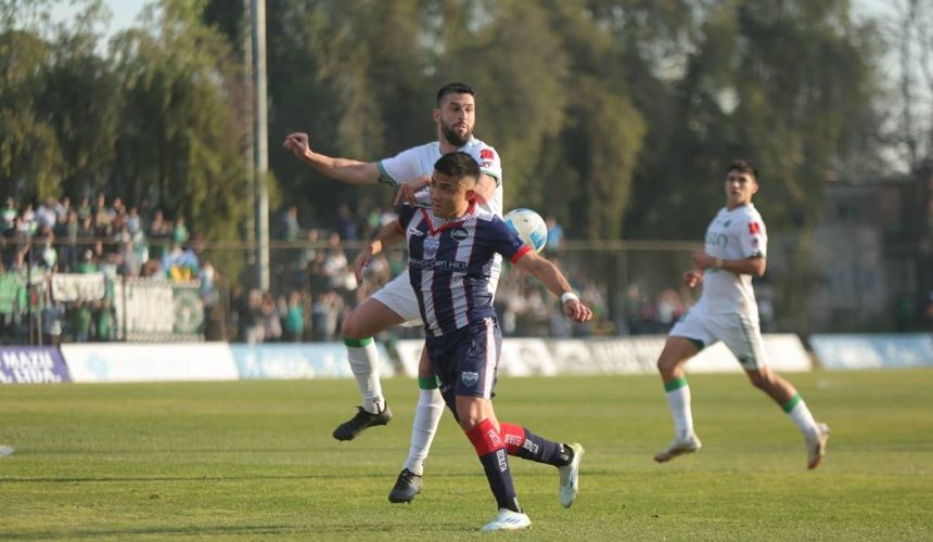 Empate 2-2 entre Deportes Recoleta y Deportes Temuco en Santiago