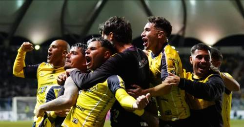 Queda en familia: San Luis de Quillota ya tiene su primer refuerzo y proviene de Deportes Limache. Ya lo había dicho César Villegas padre: los fichajes canarios para la segunda rueda de Primera B llegarían del conjunto "tomatero", institución que también es controlada por la familia del empresario microbusero. Llega Renato Tarifeño.