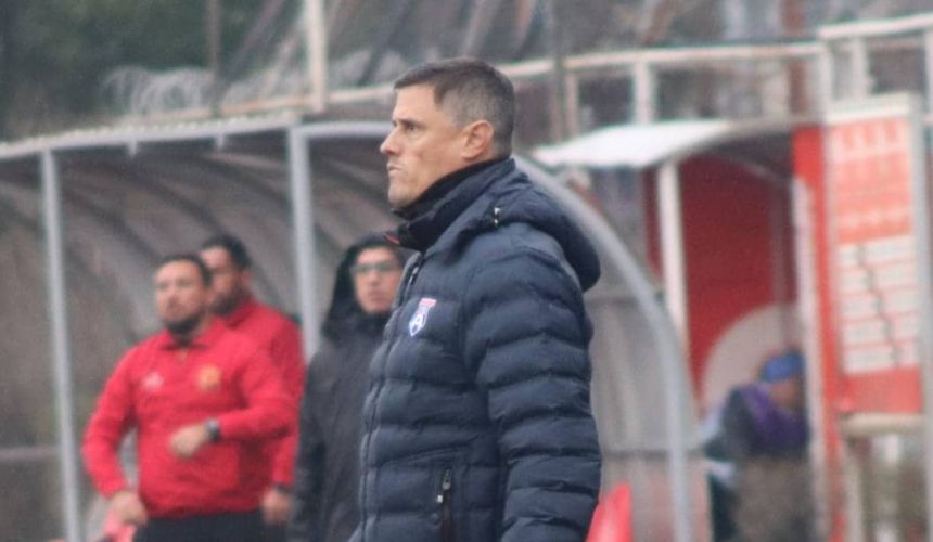 En medio del creciente debate por el caso medias en la Primera B, el técnico de San Marcos de Arica, Germán Cavalieri, recordó que su equipo también fue sancionado por el uso indebido de indumentaria, sumándose así a la polémica que hoy afecta a Deportes Temuco.
