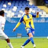 David Retamal vuelve anticipadamente a la U tras buen rendimiento en la Primera B