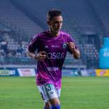 Diego Buonanotte redobla esfuerzos para llegar al partido vs Rangers. En volante creativo de Deportes Temuco entiende que el "pije" se está jugando sus últimas cartas para alcanzar una remontada épica que los lleve a la liguilla de ascenso. Por lo mismo, el talentoso creativo quiere estar sí o sí el domingo 5 de octubre en el Becker, cuando su escuadra mida fuerzas con los piducanos. Buonanotte rompe el silencio tras dura caída de Temuco y lanza feroz autocrítica