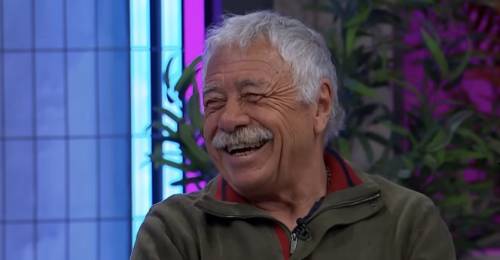 Carlos Caszely no necesita rodeos. El histórico goleador chileno compartió su visión descarnada sobre el presente de la Selección Chilena, criticó el discurso instalado en torno a los técnicos extranjeros, defendió la calidad de los entrenadores nacionales y se la jugó por un nombre que no deja indiferente: Marco Antonio “Fantasma” Figueroa.