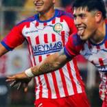 El goleador Cristian Duma no se moverá de Deportes Linares. El delantero de 29 años ha tenido una campaña brillante, anotando 11 goles en 12 partidos, cifras que incluso llevaron a varios medios a darlo como jugador de Curicó Unido. Los albirrojos buscan al sustituto de Ian Aliaga, quien fue operado tras sufrir una grave lesión que lo llevará a perderse el resto del campeonato.