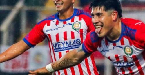 El goleador Cristian Duma no se moverá de Deportes Linares. El delantero de 29 años ha tenido una campaña brillante, anotando 11 goles en 12 partidos, cifras que incluso llevaron a varios medios a darlo como jugador de Curicó Unido. Los albirrojos buscan al sustituto de Ian Aliaga, quien fue operado tras sufrir una grave lesión que lo llevará a perderse el resto del campeonato. 