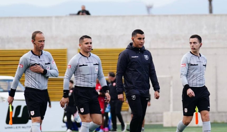 En Copiapó reaccionaron al polémico arbitraje de Cristian Galaz vs Wanderers, luego de una derrota que dejó a todo el plantel con sensación de injusticia.Es que dolió; , por lo mismo, había impotencia, frustración; un golpe duro, sin duda, para las huestes de Deportes Copiapó.