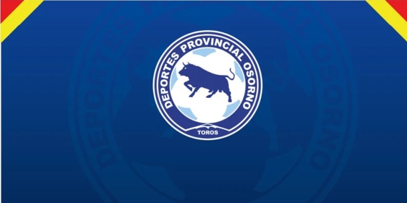 Una profunda tragedia en Provincial Osorno ha sacudido al club y a la comunidad deportiva del sur de Chile. A través de un comunicado oficial, la institución confirmó que el padrastro de uno de sus jugadores de la categoría sub 15 fue asesinado en presencia del menor, un hecho ocurrido en la ciudad de Concepción que ha generado consternación y una inmediata respuesta por parte del equipo sureño.