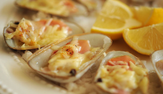 🇨🇱 Comidas típicas de Valparaíso: tradición porteña en el Mundial Sub 20 Chile 2025 2 machas a la parmesana gourmet