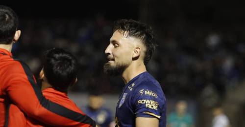 San Marcos de Arica comienza a recuperar terreno en la Primera B. Tras un inicio complicado en la segunda rueda, los "Bravos del Morro" consiguieron su primera victoria de este semestre al imponerse por 2-1 a Santiago Morning. El triunfo los dejó en la cuarta posición de la tabla con 36 puntos, apenas a uno de los líderes Deportes Copiapó y Santiago Wanderers, encendiendo nuevamente la ilusión en el norte.