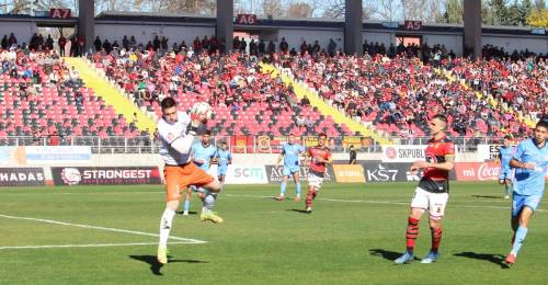 San Marcos de Arica vs Deportes Temuco asoma como uno de los encuentros más relevantes de la fecha 20 en la Primera B. El conjunto ariqueño buscará cortar su mala racha y mantenerse en la pelea por el ascenso, con varias novedades en su formación, incluyendo el posible regreso de Nicolás Temperini al arco.