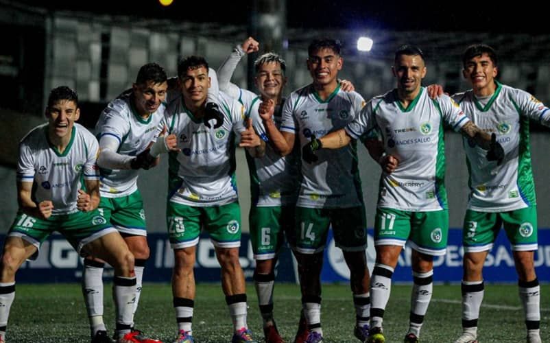Deportes Puerto Montt sigue firme al mando de la tabla de posiciones de Segunda División: el cuadro sureño goleó 5 a 0 a Trasandino en el marco de la fecha 18 y llegó a 35 unidades, tres más que su escolta, Provincial Ovalle, que en esta fecha se impuso por 2 a 0 al cuadro de General Velásquez.