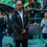 La salida de Sebastián Núñez de Concón National sorprendió a muchos, considerando que el equipo marchaba sexto en la Segunda División chilena y lejos de la zona de descenso. Aunque los resultados en la segunda rueda no fueron los mejores, el rendimiento del cuadro aurinegro venía en alza desde su llegada. De ahí que la medida tomara desprevenidos a muchos, incluido el propio Núñez. 