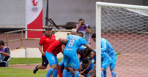 San Marcos de Arica apelará tras el rechazo de su licencia de clubes para el 2026 San Marcos de Arica está alerta: luego que los restantes 15 clubes de la Primera B pidieran investigar al cuadro ariqueño por una millonaria deuda tributaria -3 mil 500 millones de pesos- y además por multas laborales impagas, la ANFP solicitó una serie de antecedentes al cuadro nortino.