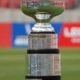 La esperada final de la Supercopa 2025 entre Colo Colo y Universidad de Chile ya tiene fecha. Según informó la propia ANFP, el duelo se llevará a cabo en septiembre próximo, específicamente el domingo 14 de septiembre. Hay además, estadio totalmente confirmado. "La Asociación Nacional de Fútbol Profesional (ANFP) informa que la final de la Supercopa 2025 entre Colo-Colo y Universidad de Chile se disputará el domingo 14 de septiembre a las 15:00 horas en el Estadio Santa Laura – Universidad SEK, tal como se estableció en la propuesta presentada a la Delegación Presidencial de la Región Metropolitana", informó el ente rector del fútbol chileno.