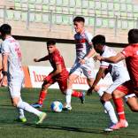 La tabla de posiciones de Primera B podría tener un nuevo líder esta noche. Deportes Copiapó solo empató 0-0 ante Unión San Felipe y si San Marcos de Arica vence a Santiago Wanderers en Quillota, quedará como puntero exclusivo del torneo. El cuadro atacameño sigue sin ganar en la segunda rueda, mientras que San Felipe sumó un valioso punto en su lucha por escapar del fondo.