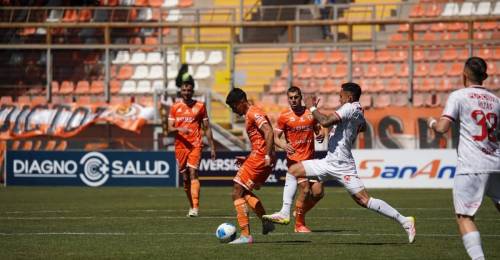 El ascenso 2025 se mantiene con un tremendo suspenso, Deportes Copiapó igualó con Cobreloa en Calama y trepó a la cima de la tabla de posiciones de Primera B junto a Santiago Wanderers, elenco que también empató, como visitante, vs Deportes Recoleta.